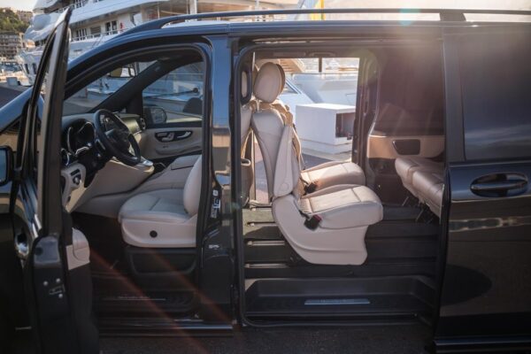 Mercedes Benz V-class - Image 3